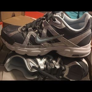 NIB Women’s NIKE AIR Alvord VII, size 6
